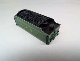 B1 Green LNER Tender
